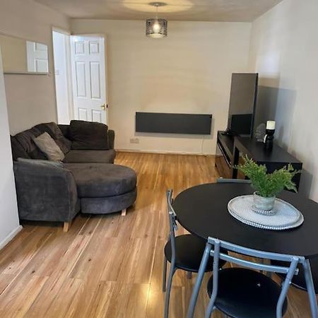 A Cozy Apartment In Barking Barking  Buitenkant foto