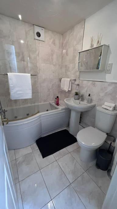 A Cozy Apartment In Barking Barking  Buitenkant foto
